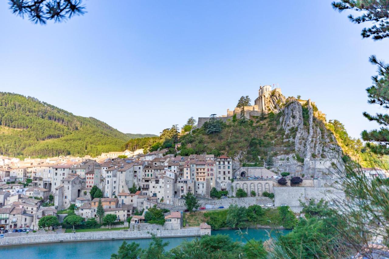 Camping Sites Et Paysages Les Pres Hauts Sisteron Exterior photo