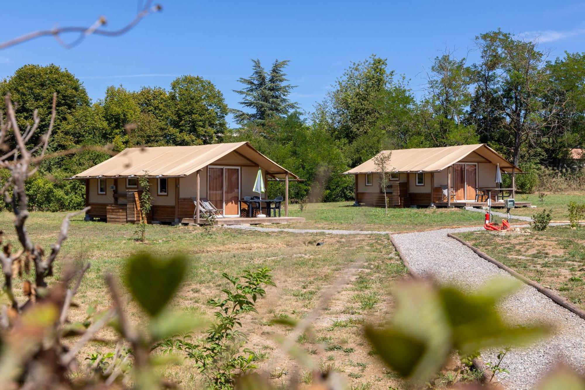 Camping Sites Et Paysages Les Pres Hauts Sisteron Exterior photo