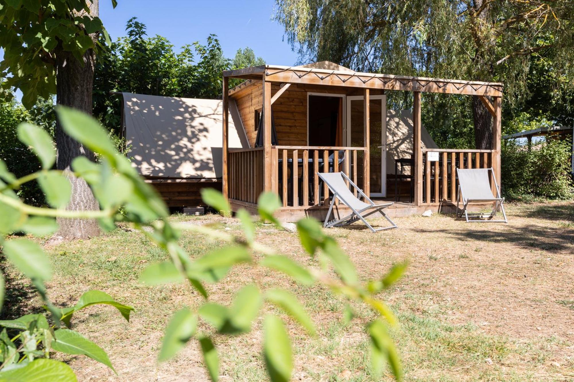 Camping Sites Et Paysages Les Pres Hauts Sisteron Exterior photo