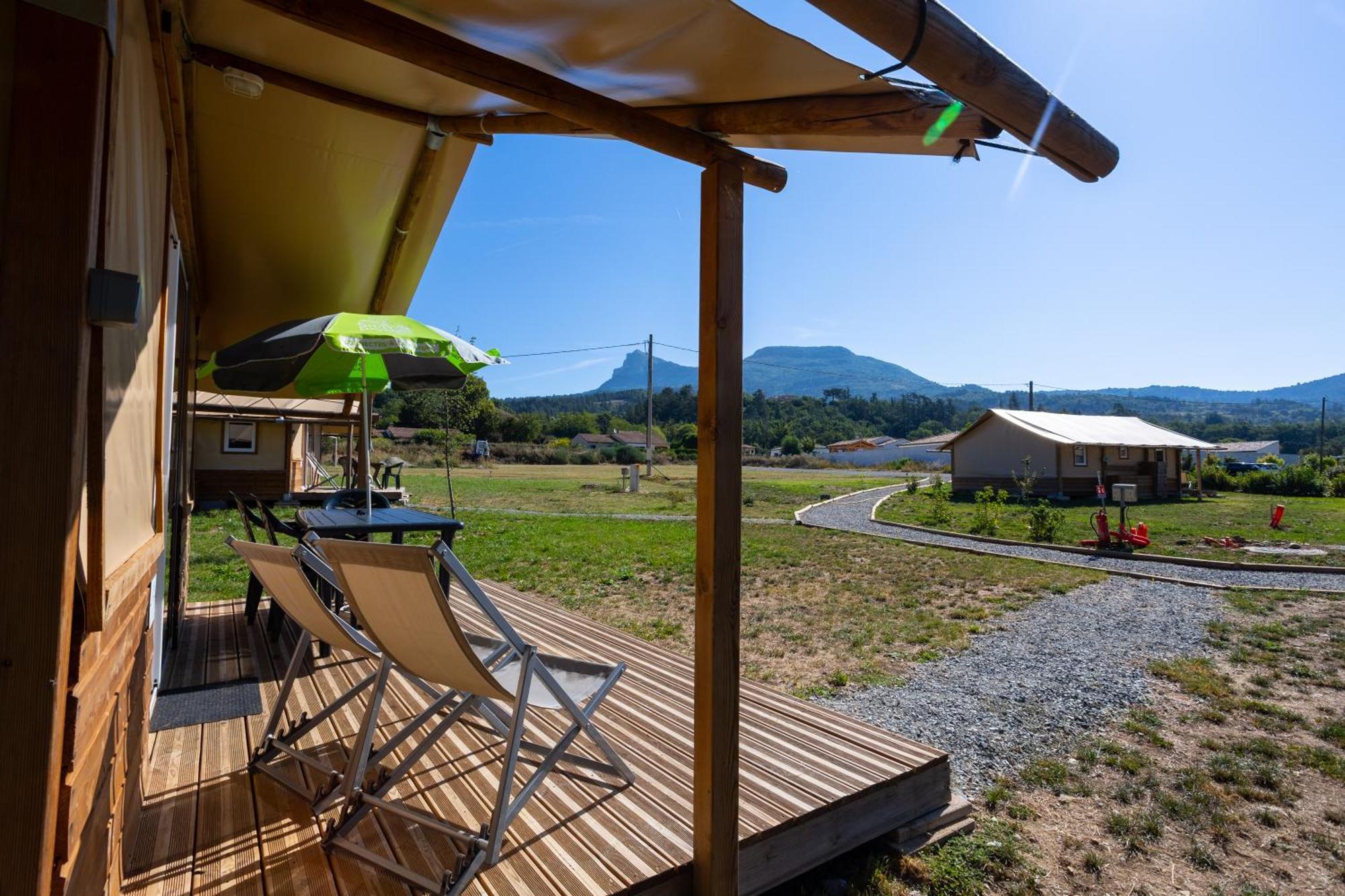 Camping Sites Et Paysages Les Pres Hauts Sisteron Exterior photo